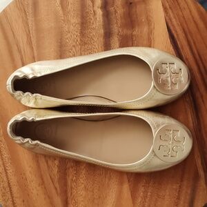 Tory Burch ~ The Minnie Travel Ballerina is flexible and light~ Color Gold size